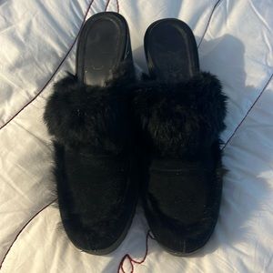 Coach. Clogs with beautiful fur detail